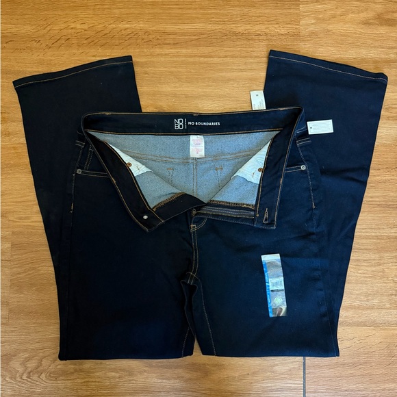 NEW No Boundaries Women's Blue Jeans - Picture 3 of 5